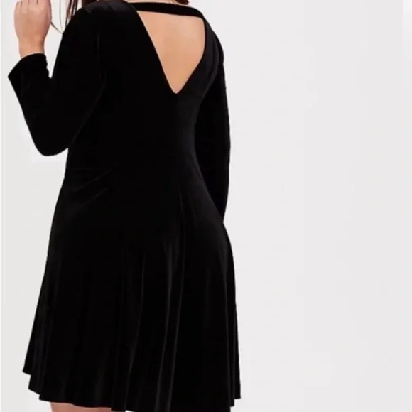 NWT Torrid Black Velvet Fit & Flare Dress 1X Holiday Party Long Sleeve Plus Size - Picture 6 of 6